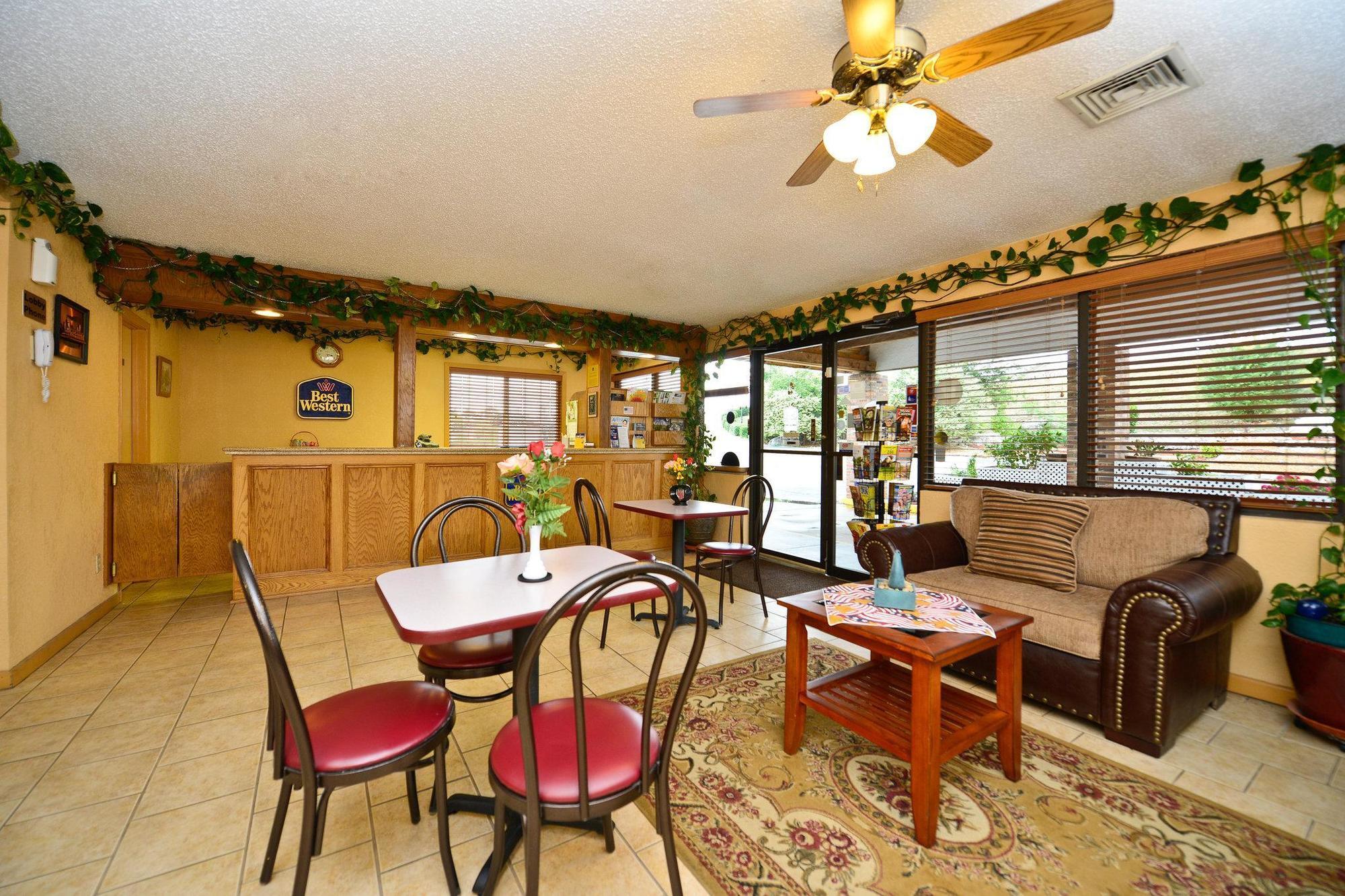 Village Inn Of Hardy Exterior photo